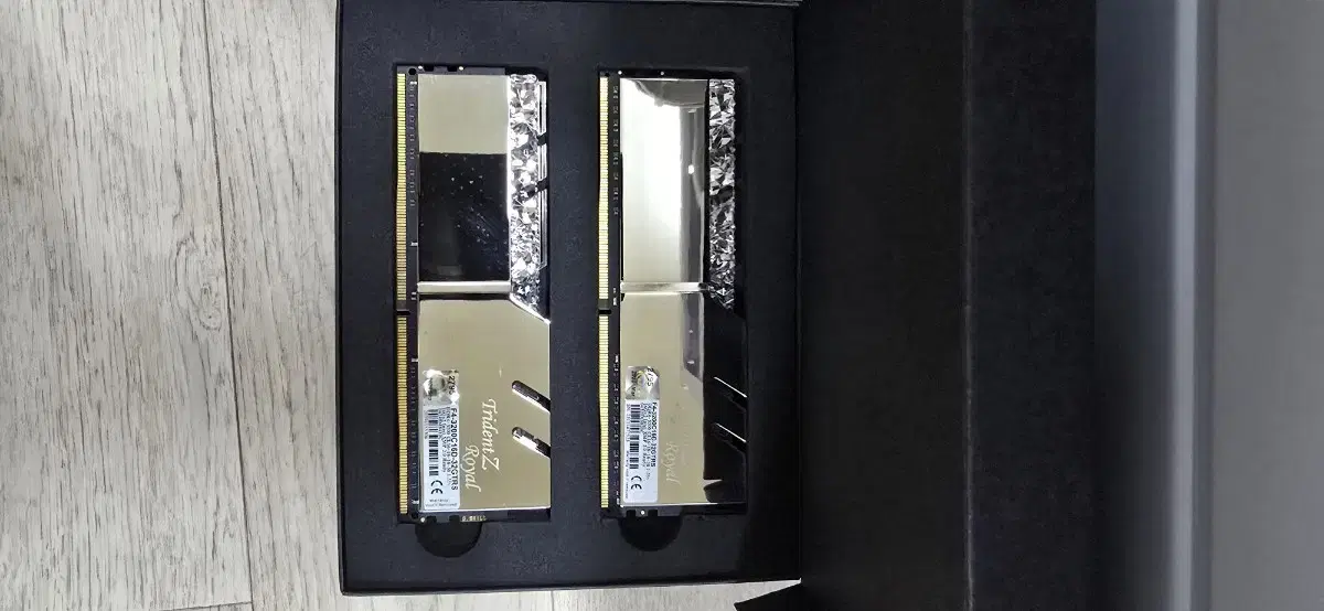 지스킬 로얄 ddr4 64g(16g x 4) 팝니다